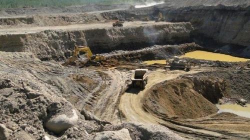 В месторождениях Узбекистана в результате незаконной добычи золота в течение двух лет скончались 19 человек