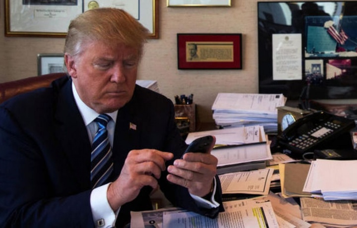 Трамп обратился к протестующим в Иране на фарси