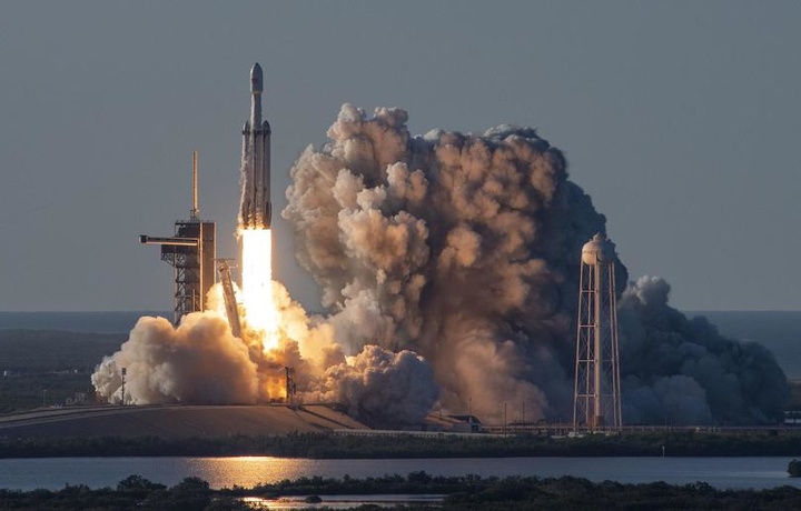 Ракета Falcon Heavy успешно вывела на орбиту прах 152 человек