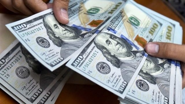 В 2018 году в Узбекистане физлица продали банкам 2,7 миллиард долларов