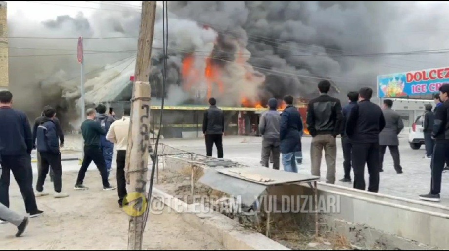 На одном из рынков в Хорезмской области произошел крупный пожар