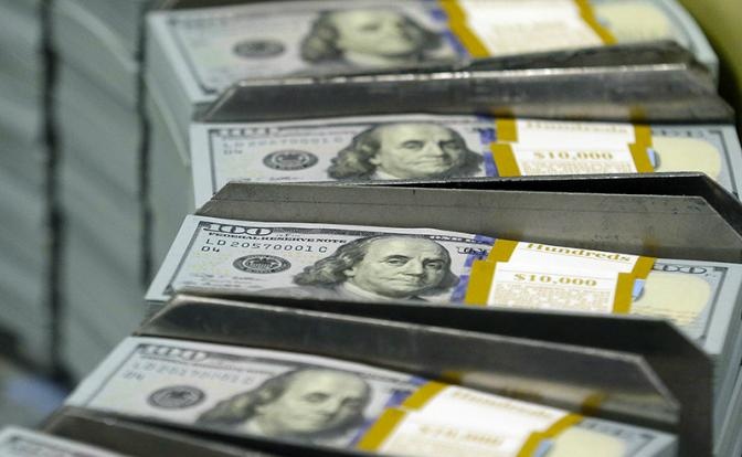 В Фергане управляющий «Народного банка» украл из сейфа 100 тысяч долларов