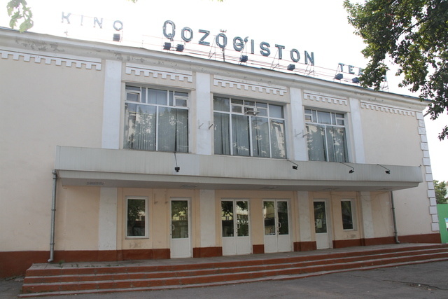 Toshkentdagi «Qozog‘iston» kinoteatri buzilmoqda (Foto)