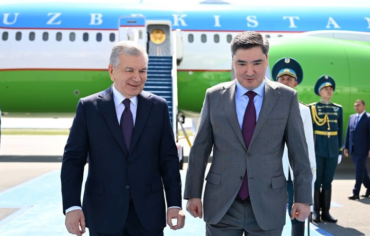 Шавкат Мирзиёев прибыл в Астану