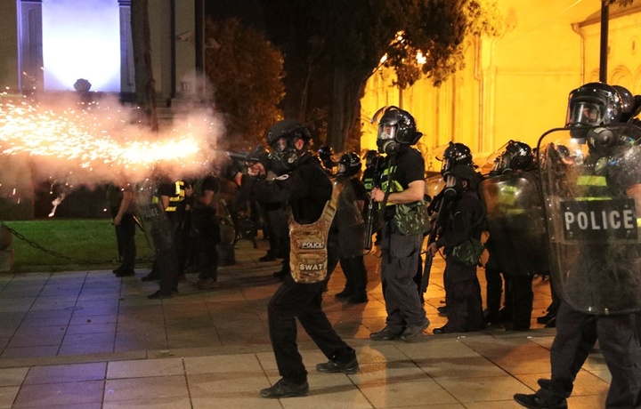 Во время митинга в Тбилиси пострадали 240 человек