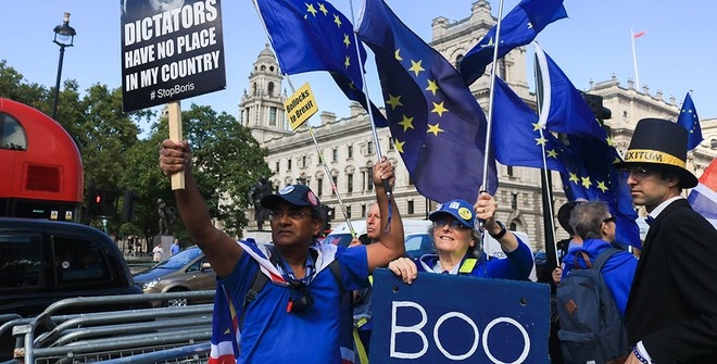 Европарламент одобрил перенос даты Brexit