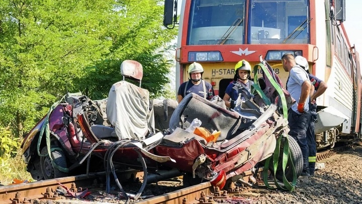 Poyezd va yengil mashina to‘qnashuvida yetti kishi halok bo‘ldi — Vengriya