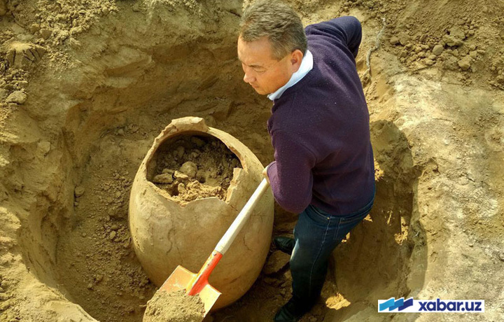 Ohangaronda 2 ming yillik xumdon va ko‘zalar topildi (foto)