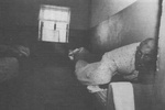 *Suratda – Juma Jumayev. 1990 yil boshlari. Qizilqoya ruhiy kasalliklar shifoxonasi. Turkmaniston. 