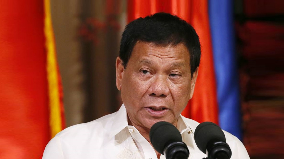 Филиппин президенти карантинни бузганларни отиб ташлаш билан қўрқитди