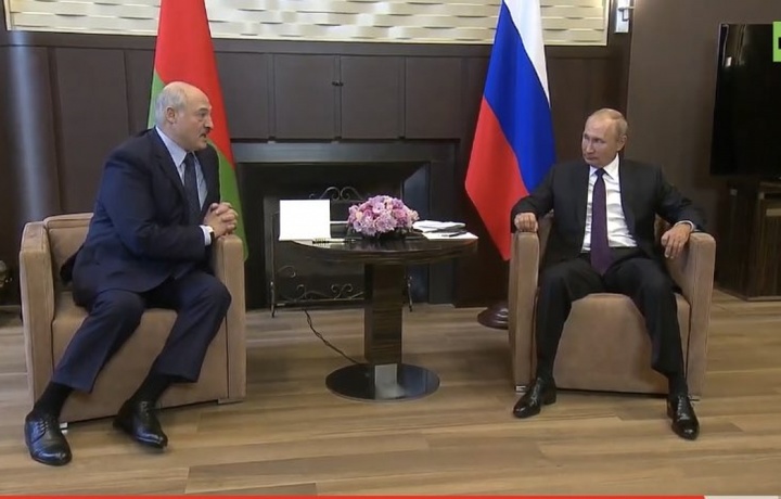 В мемы превратили кадры со встречи Путина и Лукашенко (фото)