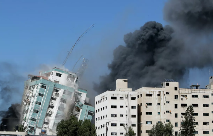 Isroil raketasi xalqaro OAVlar joylashgan binoni portlatib yubordi (video)