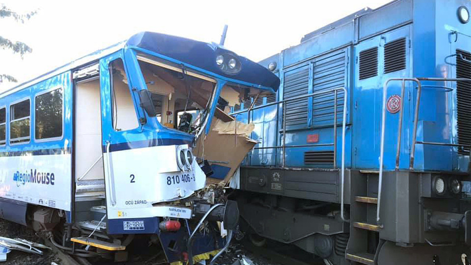 Пассажирский поезд столкнулся с техническим составом в Чехии