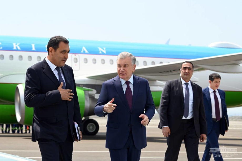 Президент начал поездку в Фергану с ознакомления с аэропортом Коканда